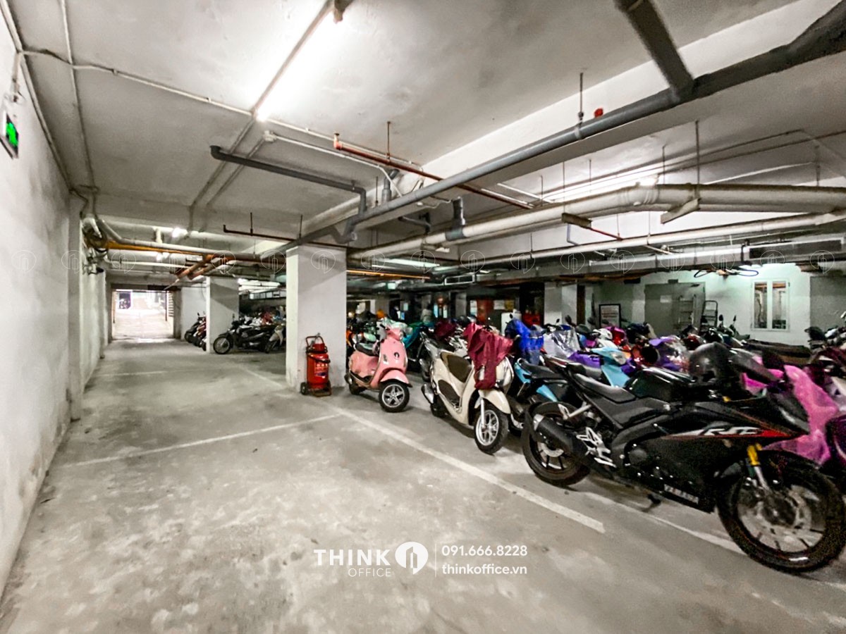 Hầm để xe rộng rãi tại toà nhà VMT Building Duy Tân