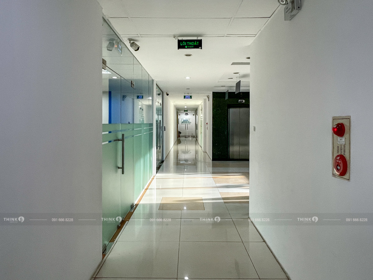 Hành lang văn phòng toà nhà Kinh Đô Building