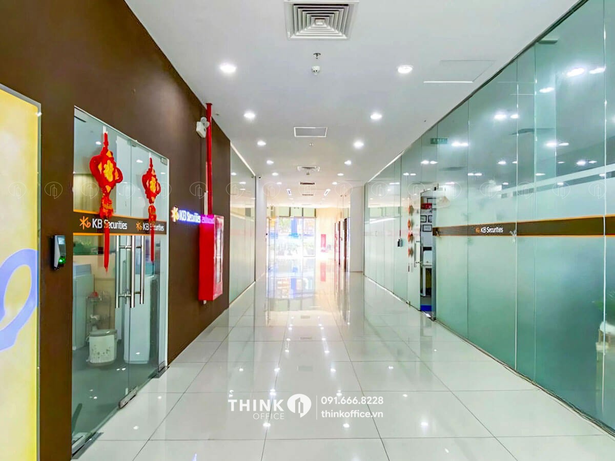 Hành lang văn phòng tòa nhà VP Bank số 5 Điện Biên Phủ