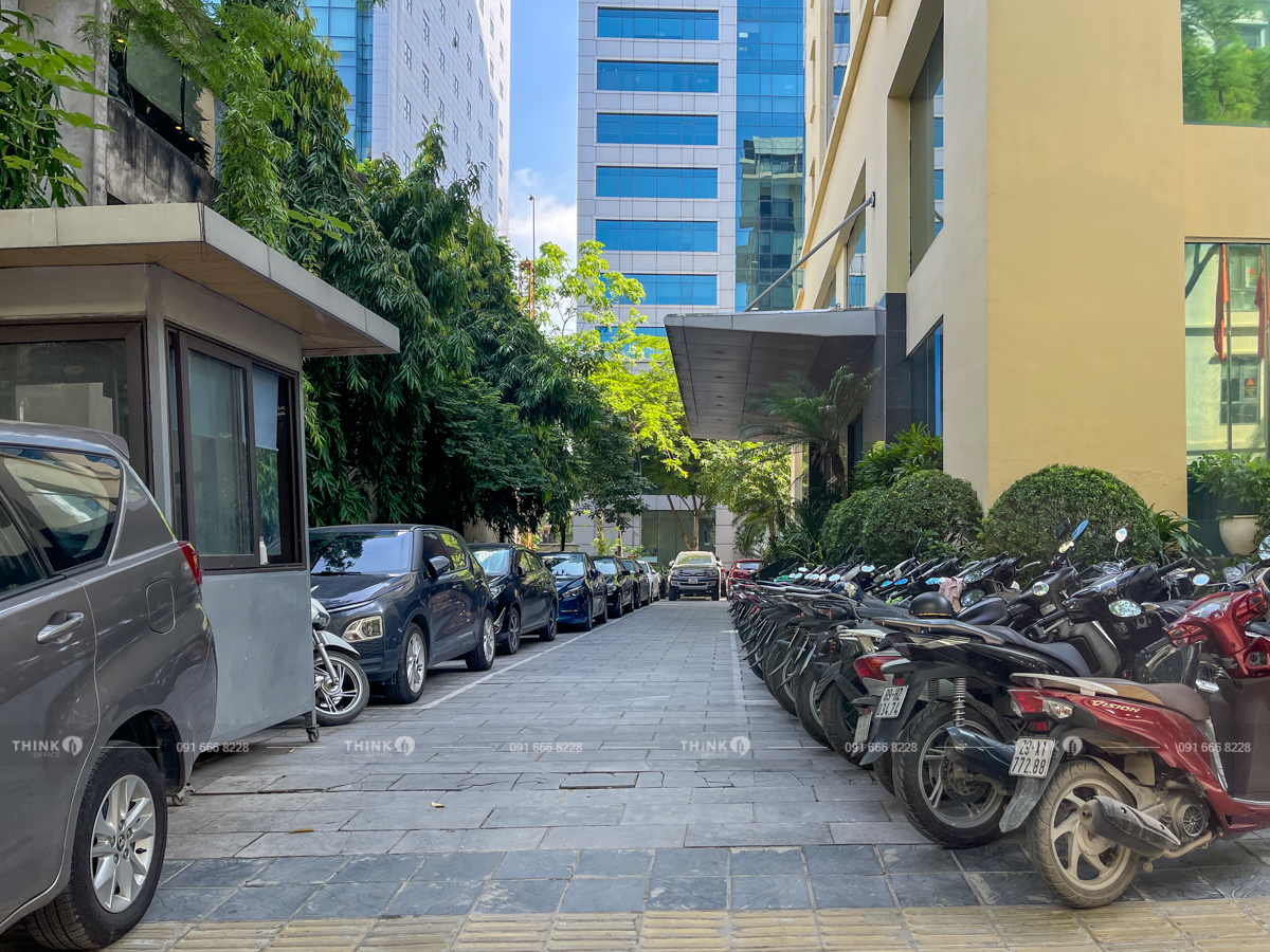 Khu vực để xe Toà nhà Công Đoàn Ngân Hàng Dịch Vọng Hậu