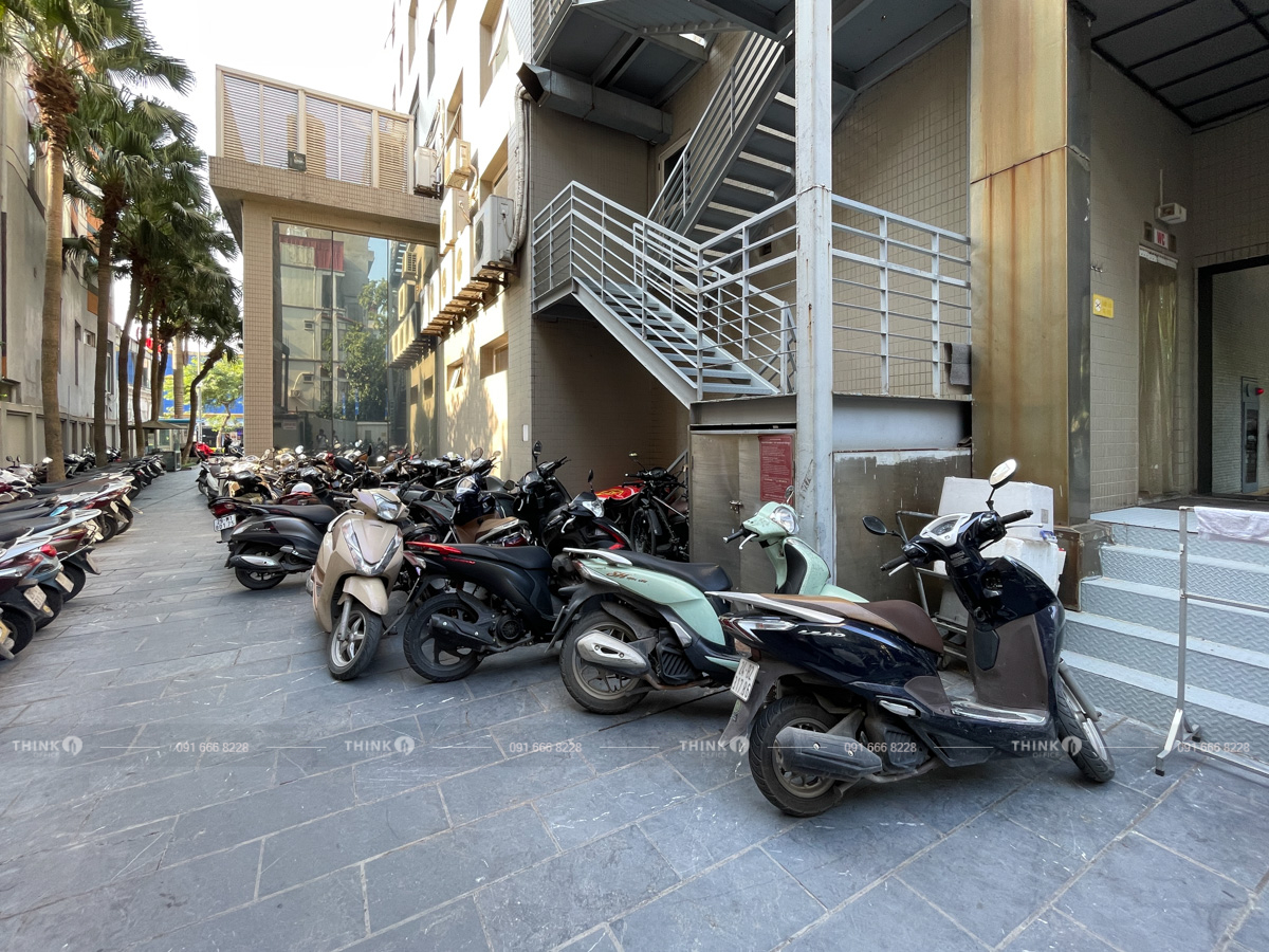 Khu vực để xe ngoài Plaschem Tower