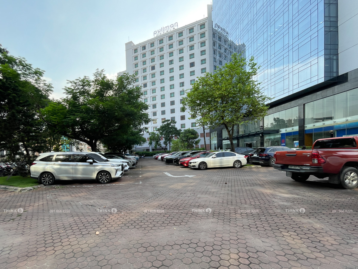 Khu vực khuôn viên để xe toà nhà Horison Tower