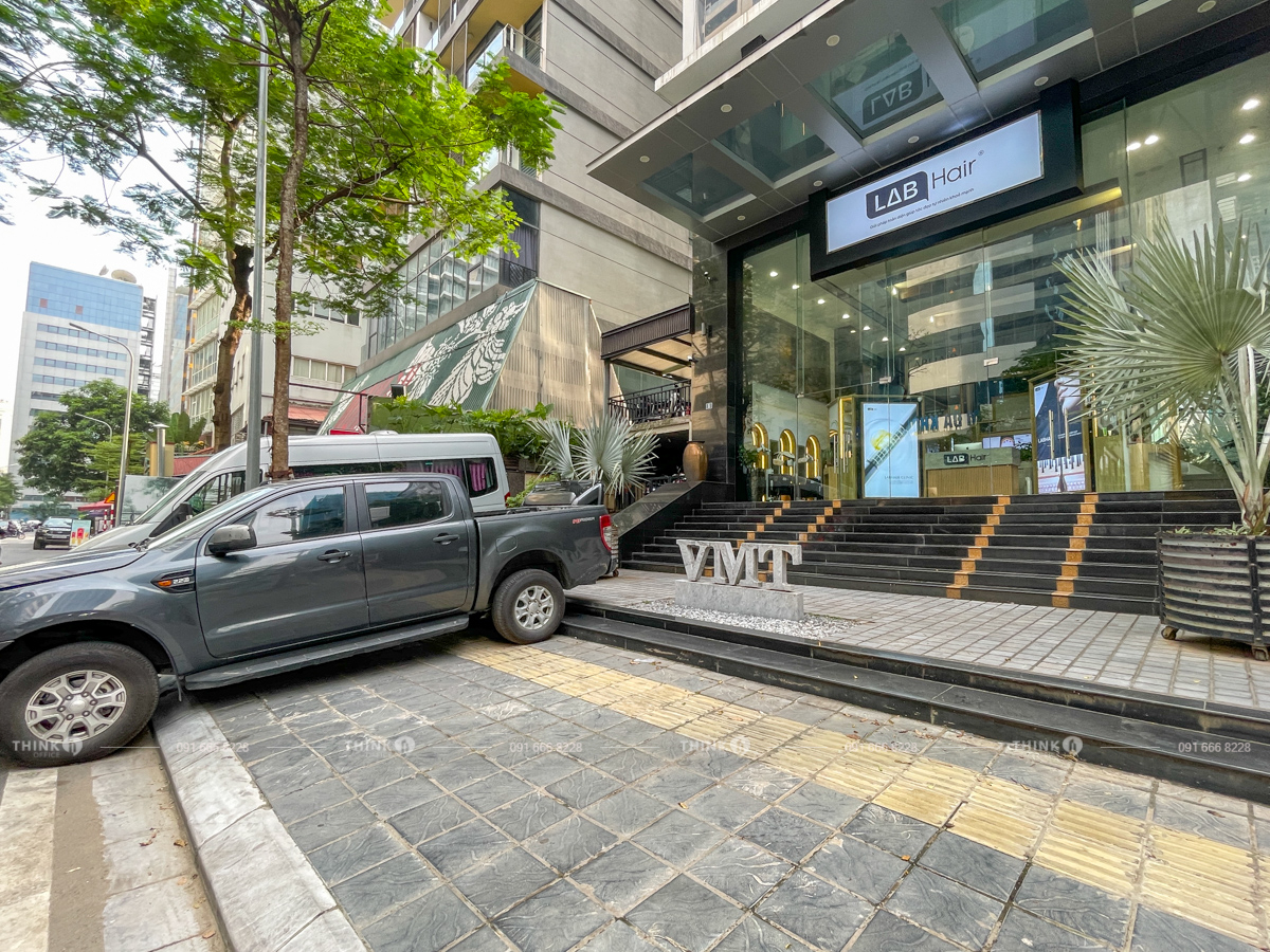 Khu vực ngoài toà nhà VMT Building