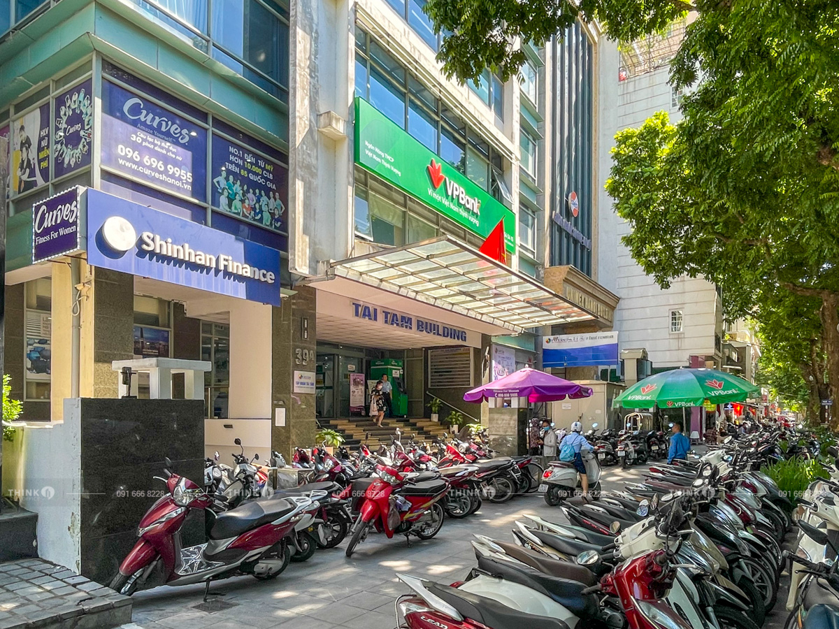 Khu vực ngoài toà nhà Vinaplast Building Ngô Quyền