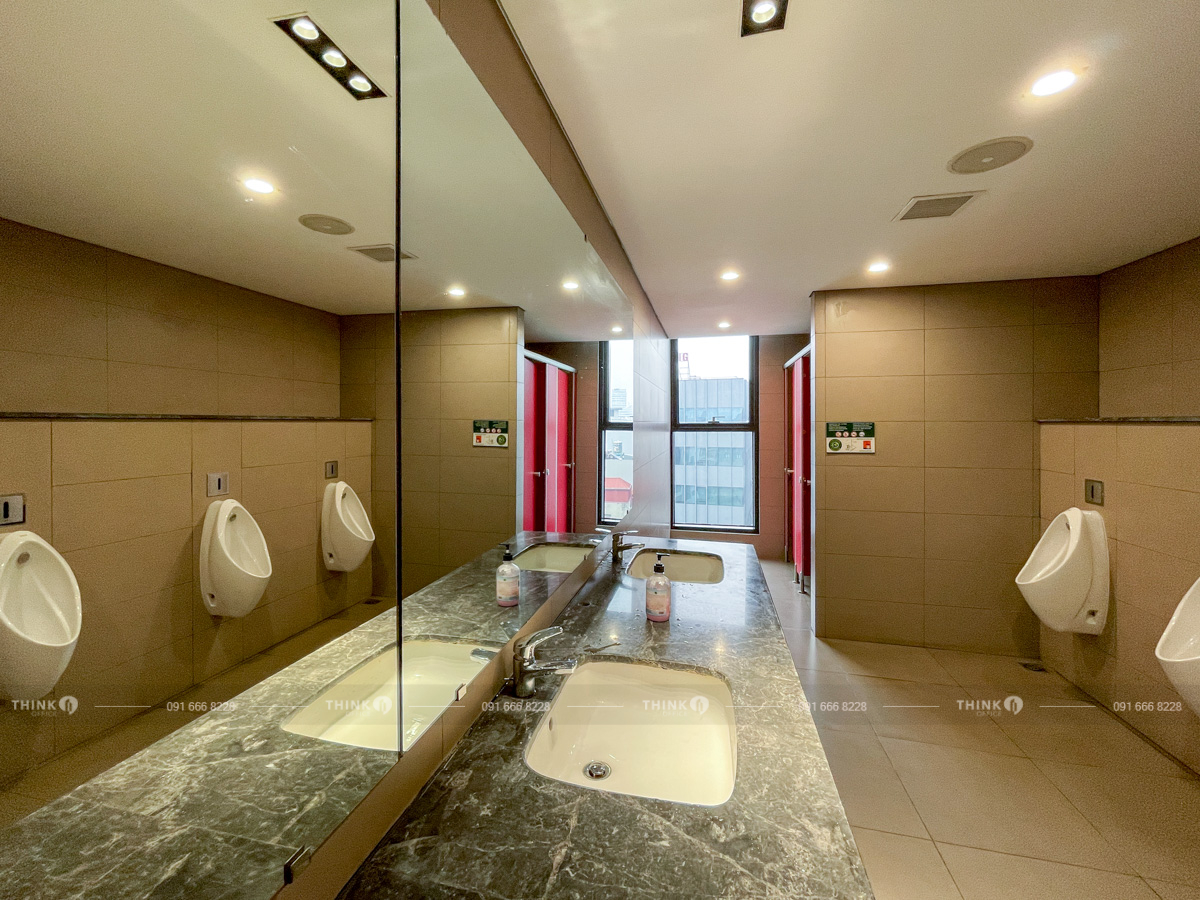 Khu vực nhà vệ sinh toà nhà Coninco Tower