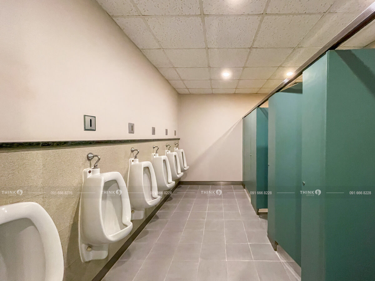 Khu vực nhà vệ sinh toà nhà Daeha Business Center