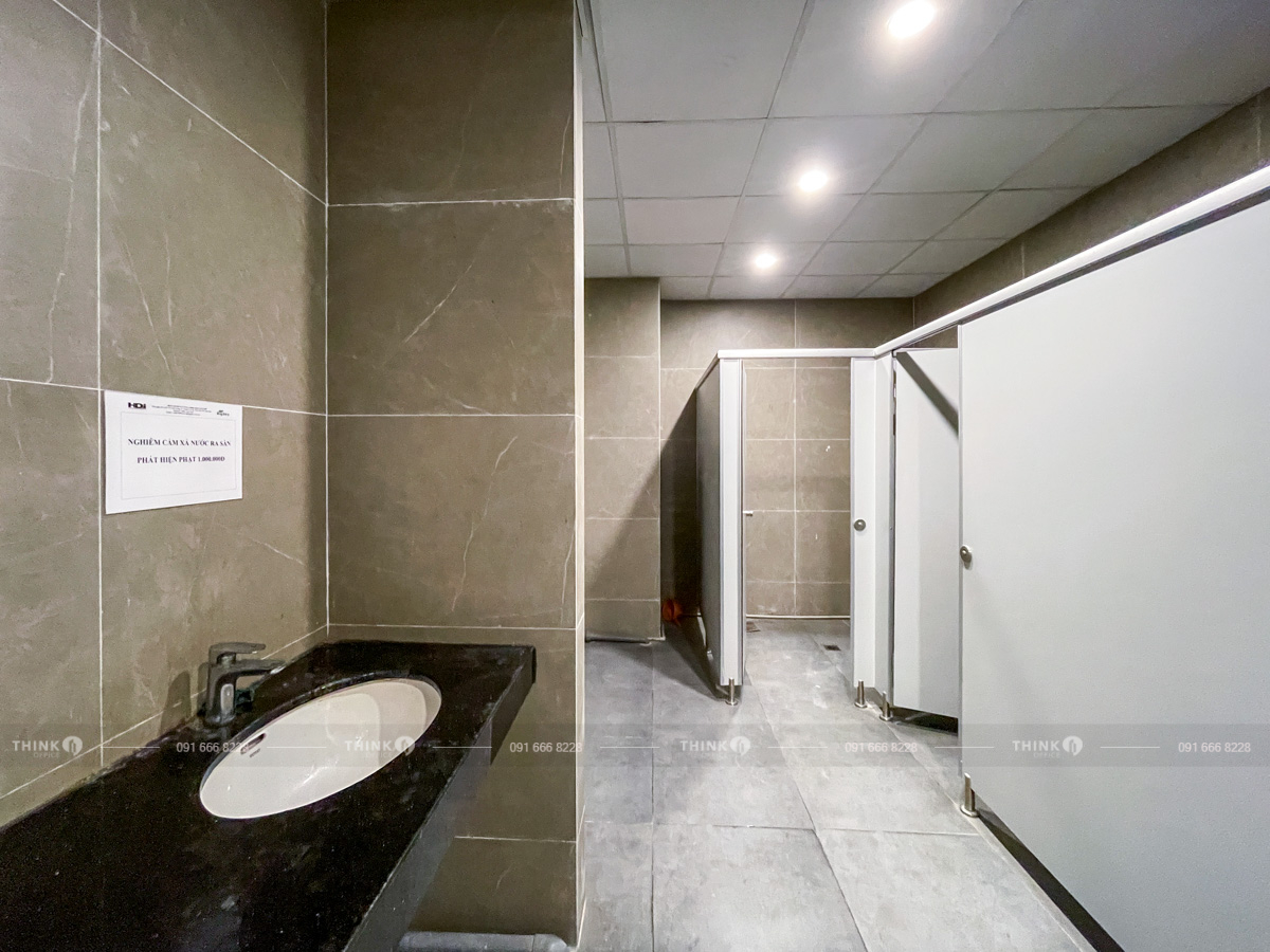 Khu vực nhà vệ sinh toà nhà HDI Tây Hồ