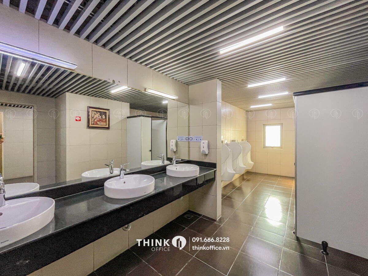 Khu vực nhà vệ sinh Handiresco Tower 521 Kim Mã