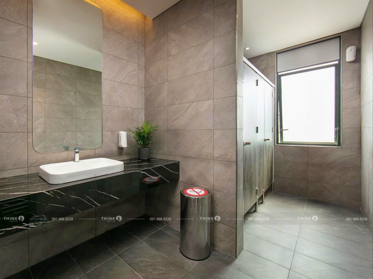 Khu vực nhà vệ sinh toà nhà IDMC Láng Hạ Building