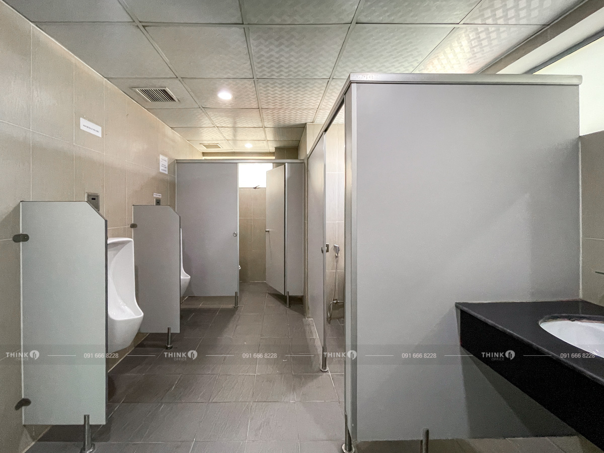Khu vực nhà vệ sinh toà nhà MD Complex