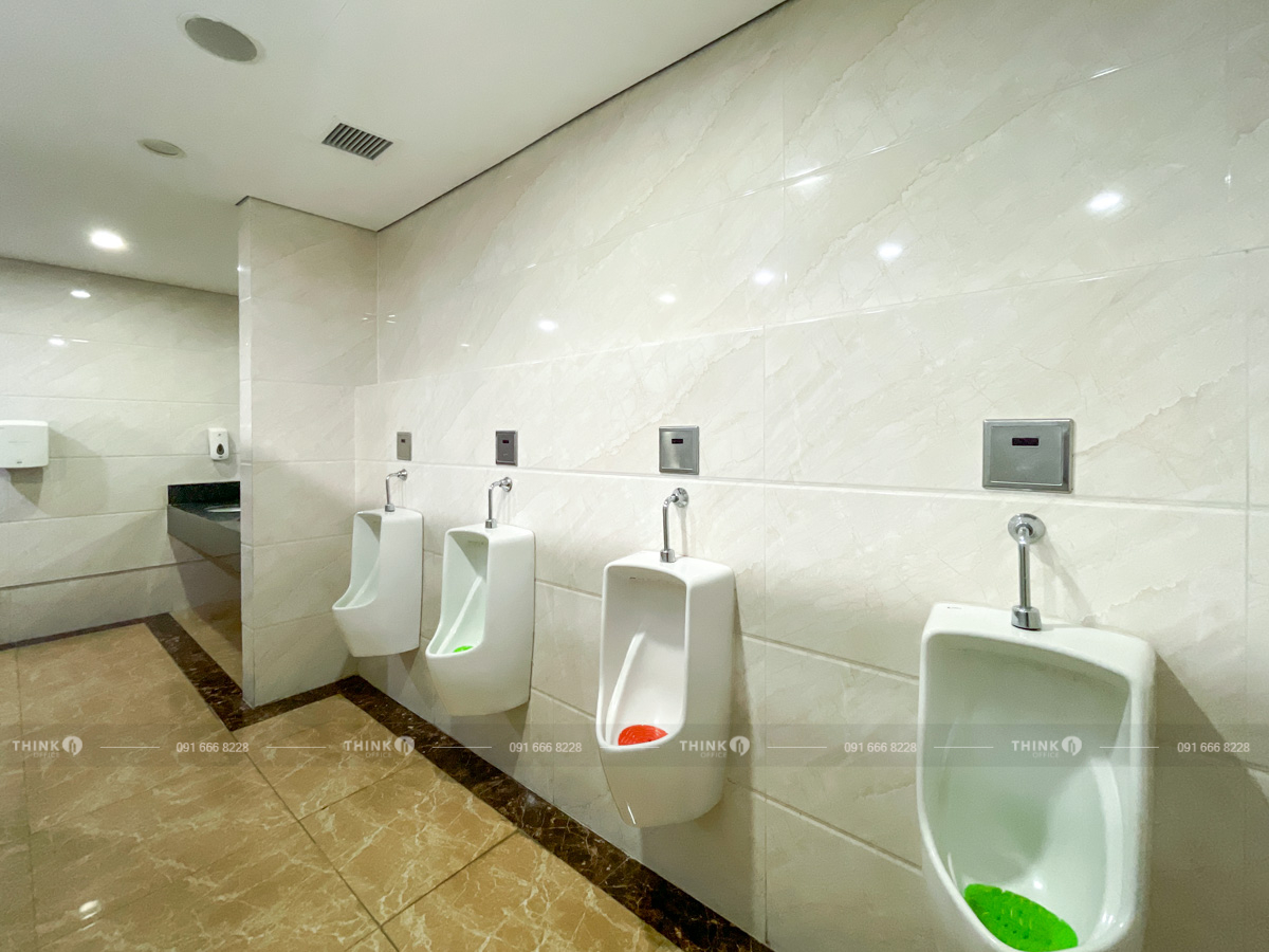 Khu vực nhà vệ sinh toà nhà Rox Tower