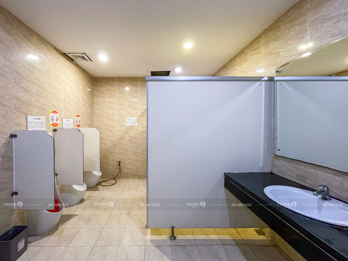 Khu vực nhà vệ sinh toà nhà Sun Square