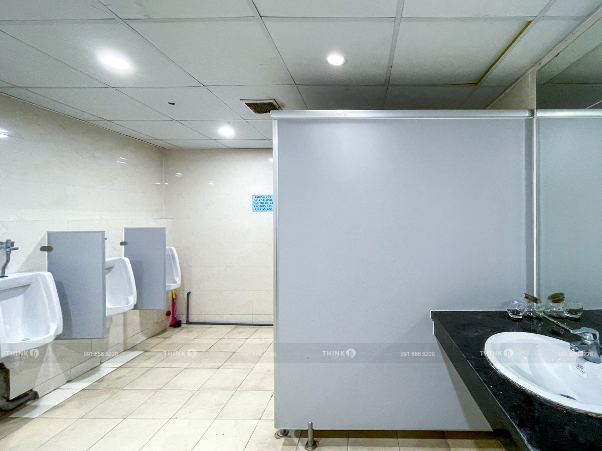 Khu vực nhà vệ sinh toà nhà VNT Tower