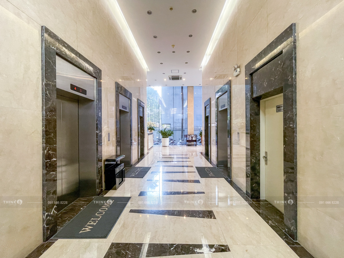 Khu vực sảnh thang máy văn phòng Plaschem Tower