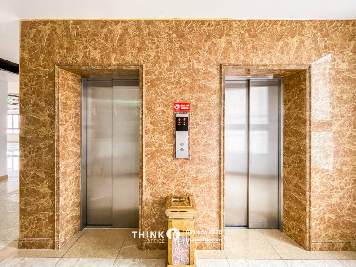 Khu vực sảnh thang máy văn phòng toà nhà Liễu Giai Tower