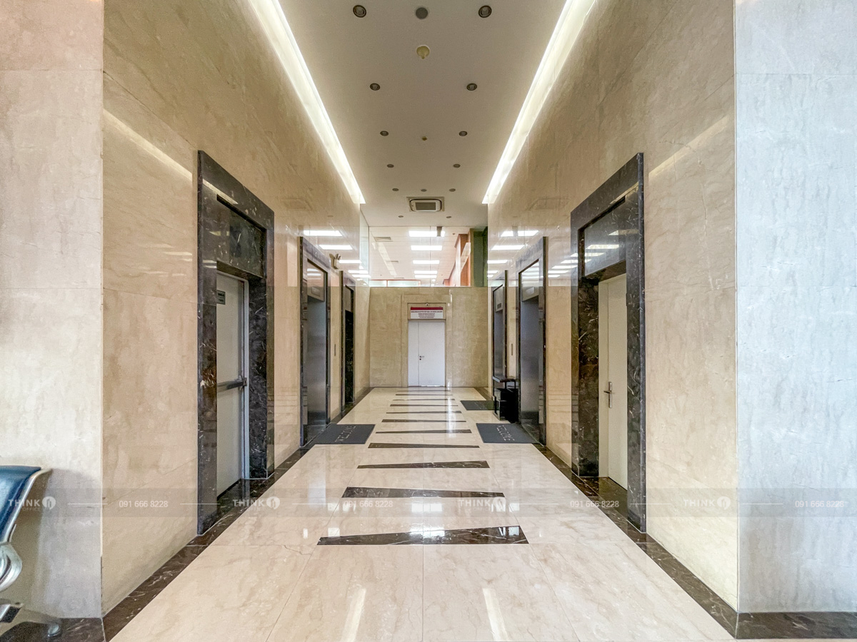 Khu vực sảnh thang máy văn phòng toà nhà Plaschem Tower