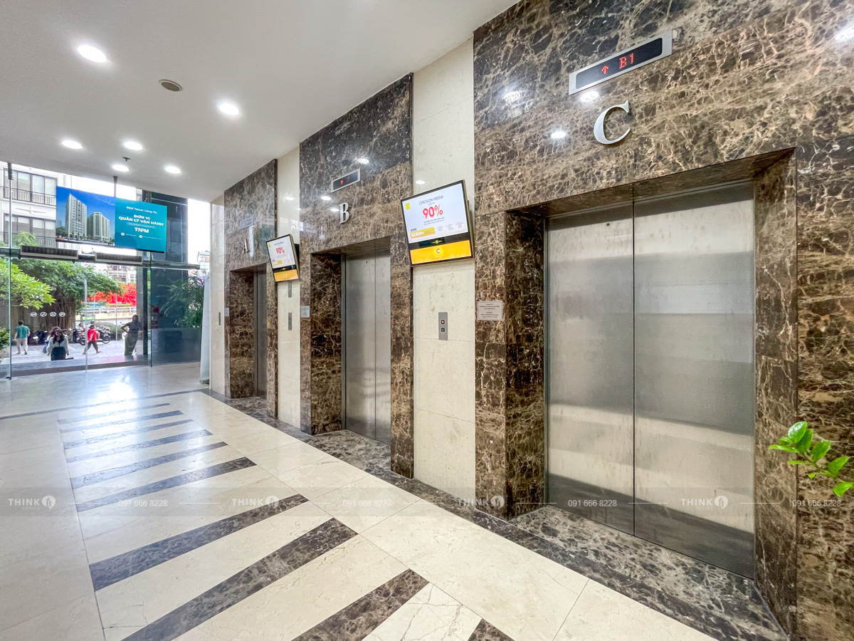 Khu vực sảnh thang máy văn phòng toà nhà Rox Tower Sky City
