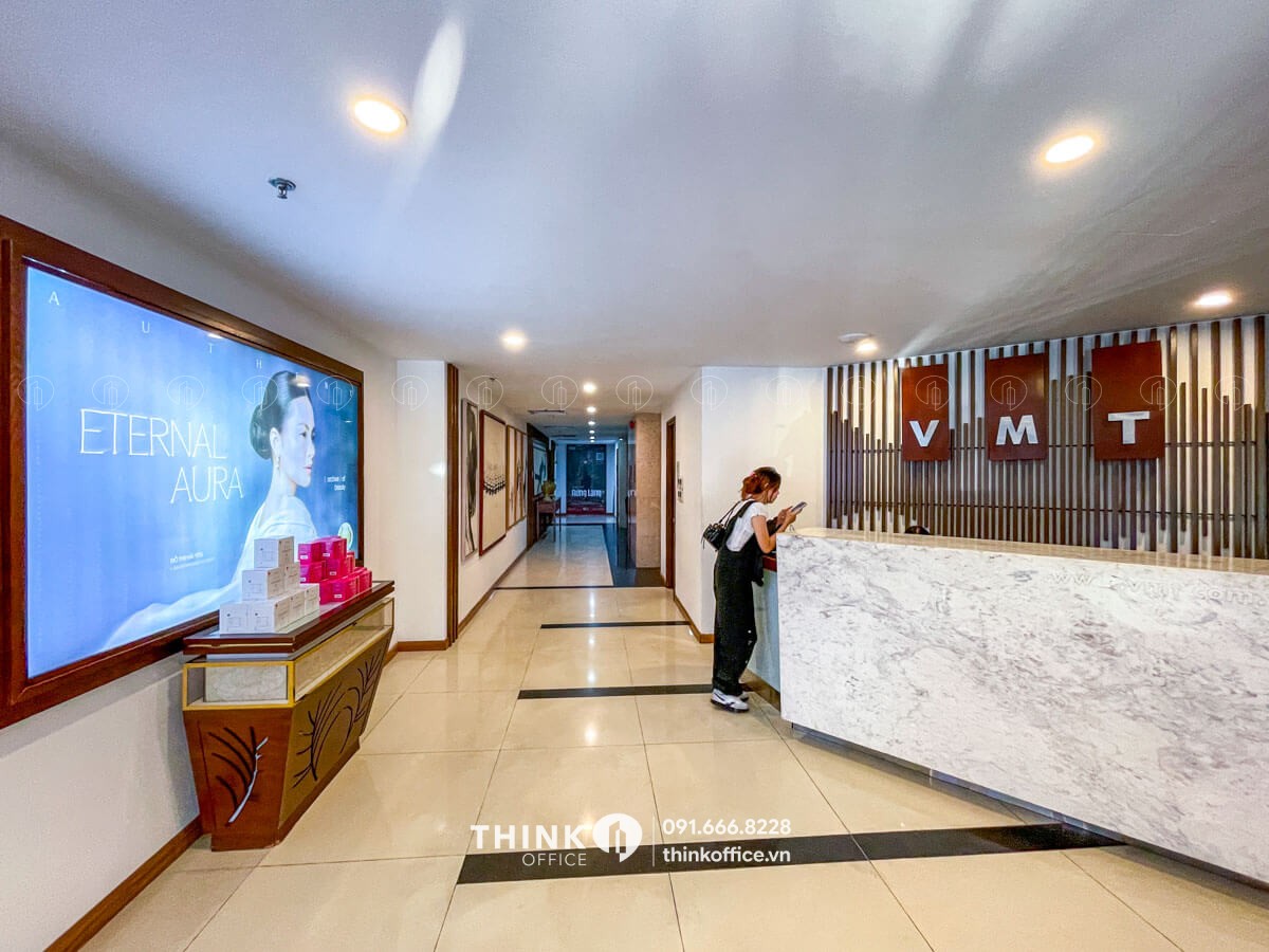 Khu vực sảnh lễ tân sang trọng tại toà nhà VMT Building Duy Tân Cầu Giấy