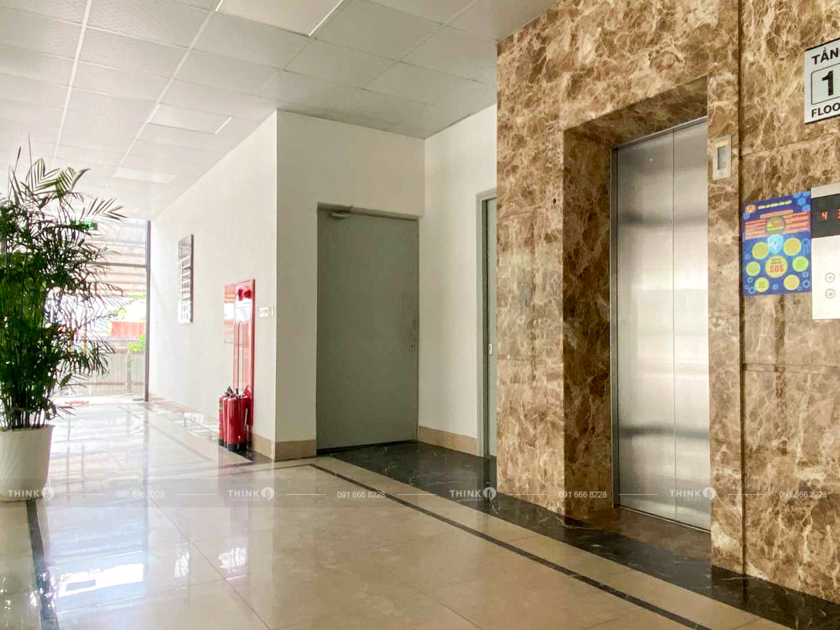 Khu vực thang máy toà nhà C Plus Office