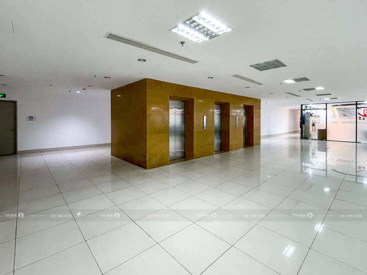 Khu vực thang máy văn phòng toà nhà Comatce Tower