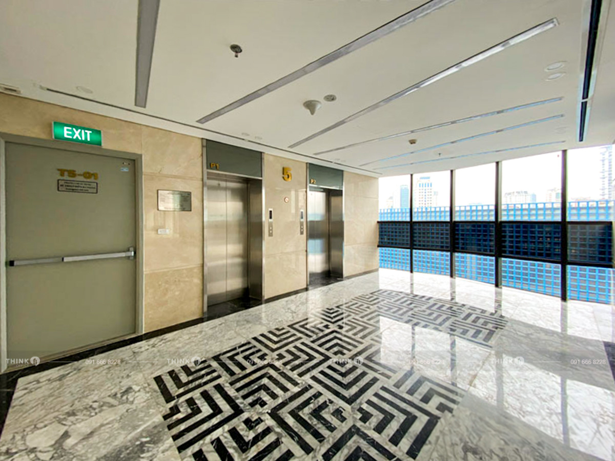 Khu vực thang máy văn phòng toà nhà NHS Center Hào Nam