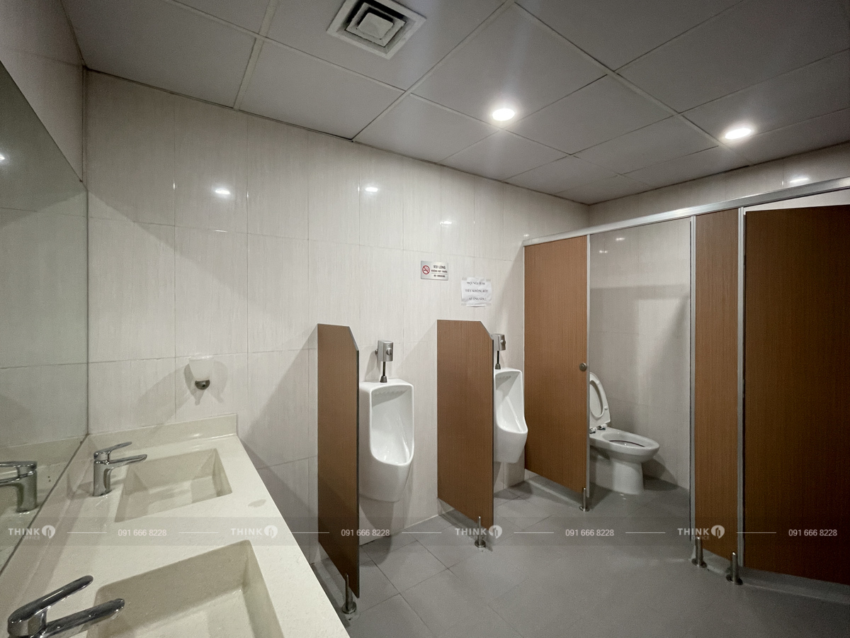 Khu vực vệ sinh toà nhà AC Building Duy Tân