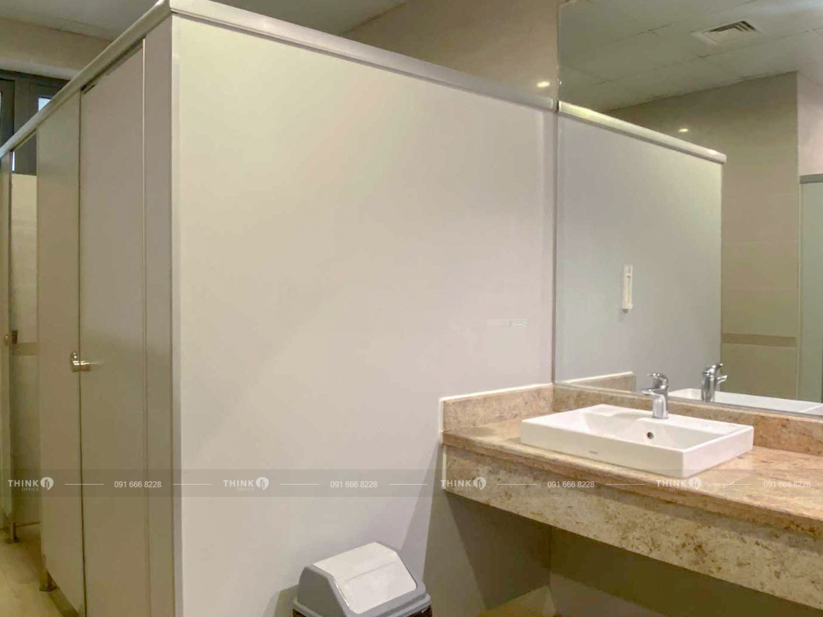 Khu vực vệ sinh toà nhà C Plus Office