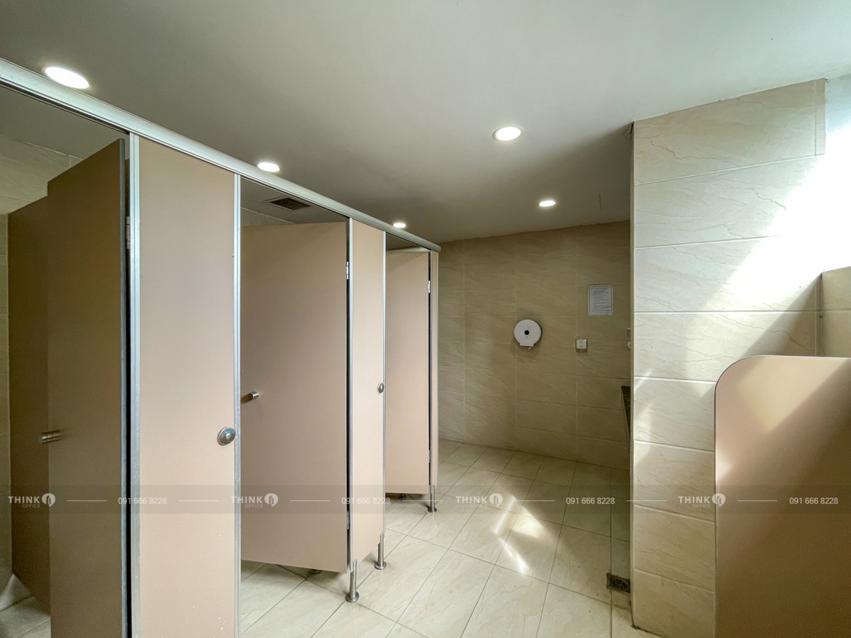 Khu vực vệ sinh toà nhà Luxury Park Views