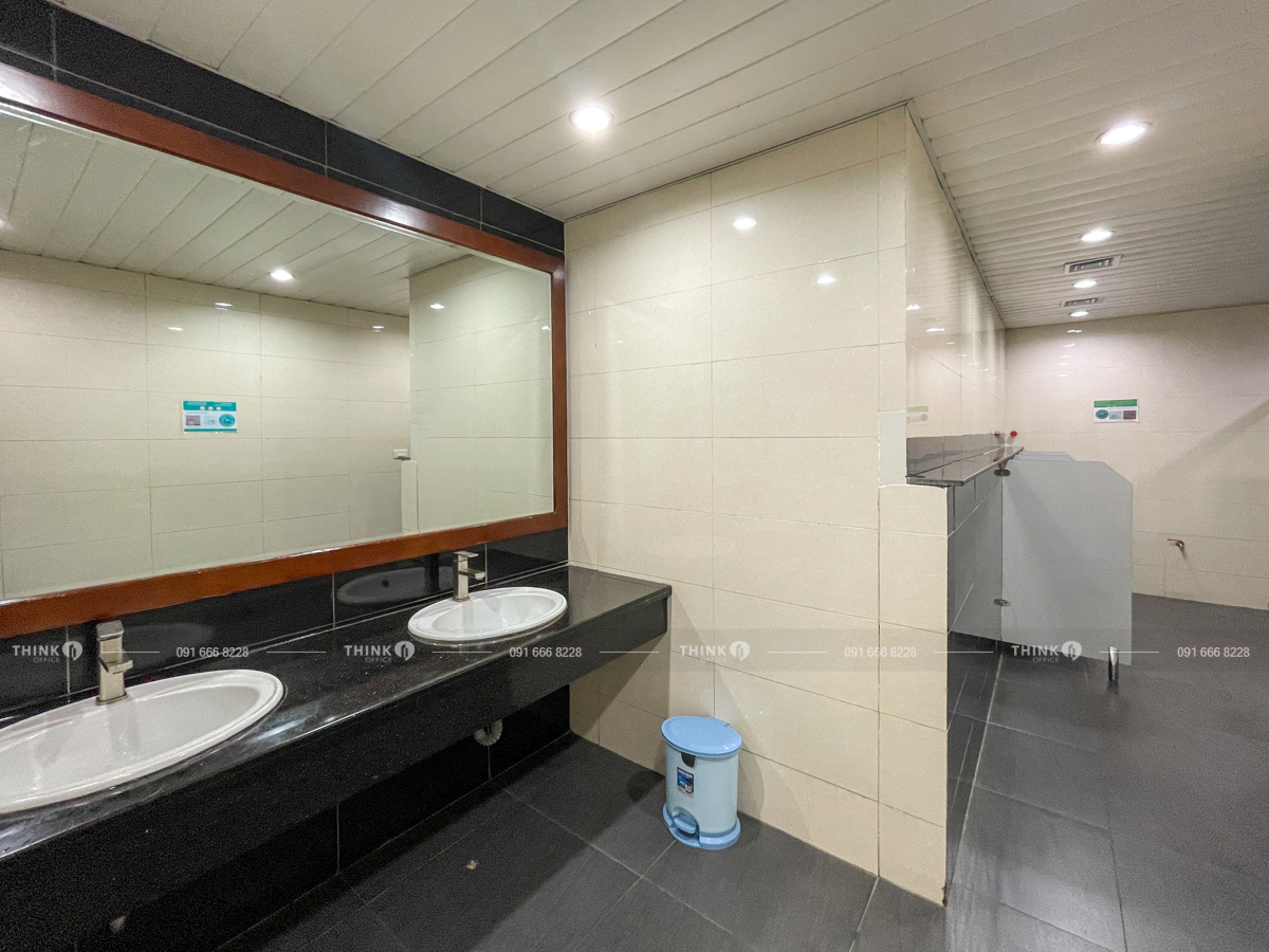 Khu vực vệ sinh toà nhà Star Tower Dương Đình Nghệ