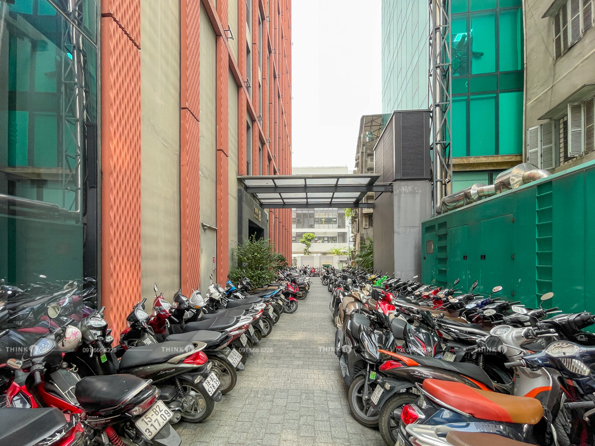 Khuôn viên để xe toà nhà Coninco Tower