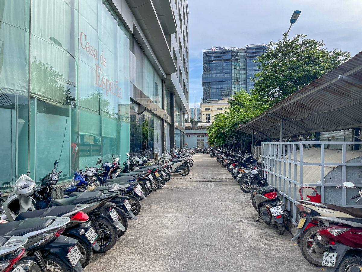Khuôn viên để xe toà nhà Star Tower Dương Đình Nghệ