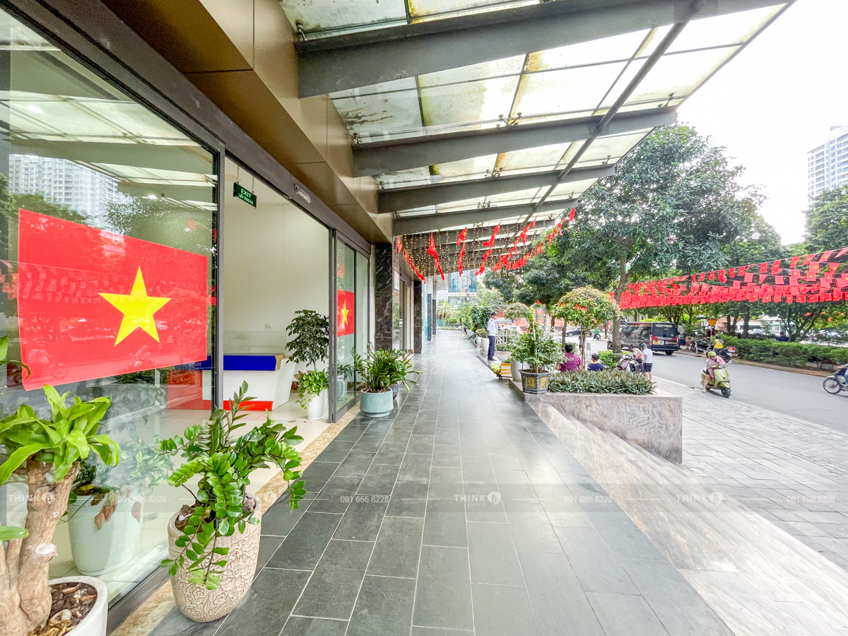 Khuôn viên ngoài sảnh Tổ Hợp 90 Nguyễn Tuân