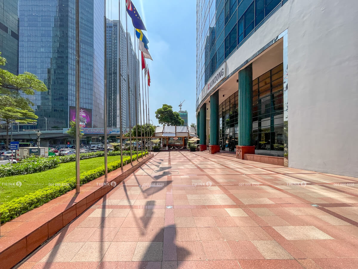 Khuôn viên ngoài toà nhà Daeha Business Center