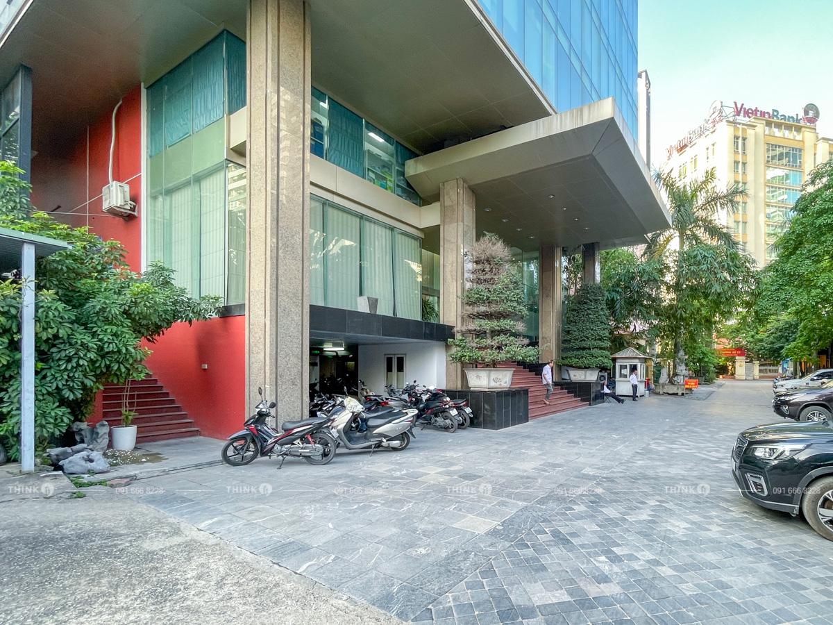Khuôn viên ngoài toà nhà Netland Building