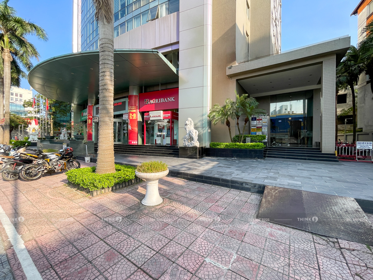 Khuôn viên ngoài toà nhà Plaschem Tower