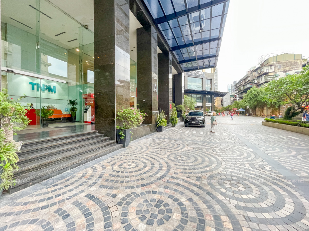 Khuôn viên ngoài toà nhà Rox Tower Sky City Láng Hạ