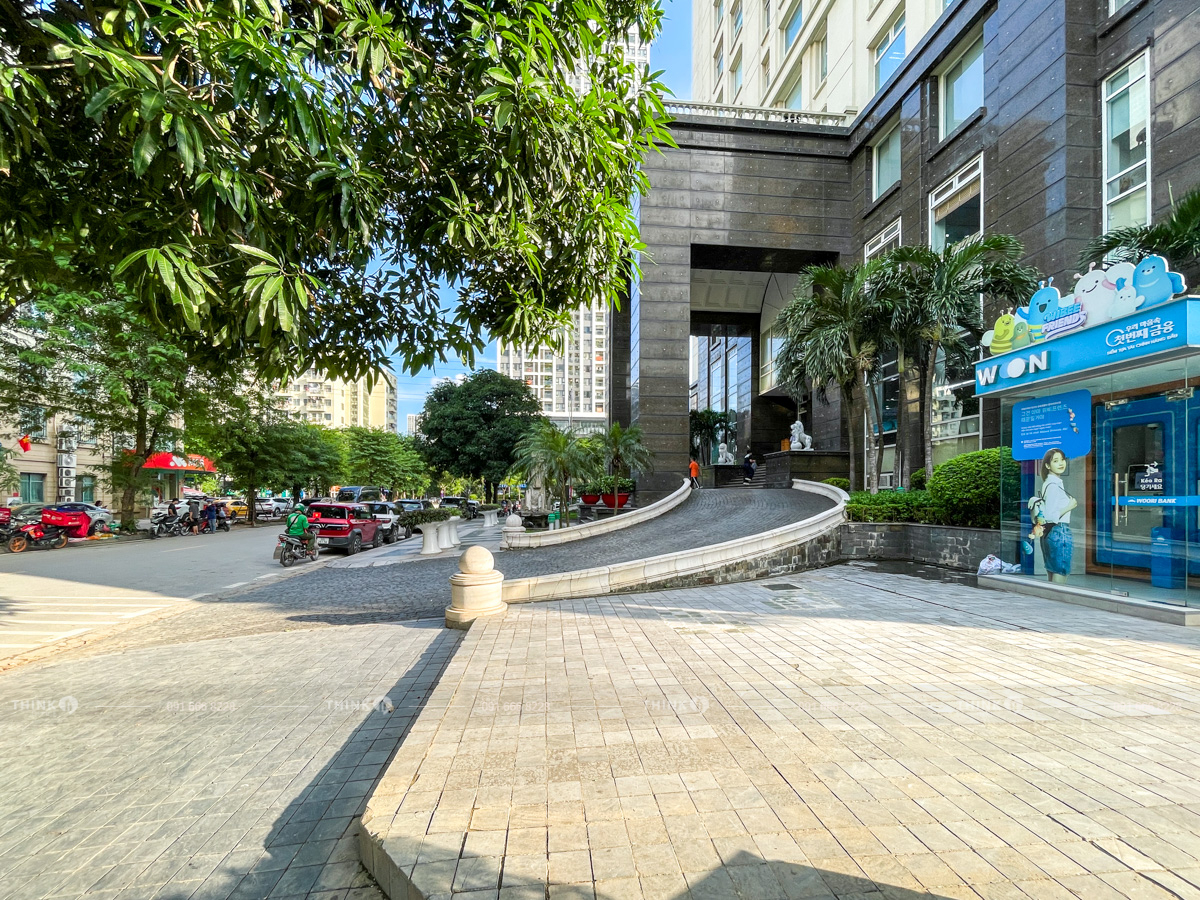 Khuôn viên ngoài toà nhà Sudico Tower