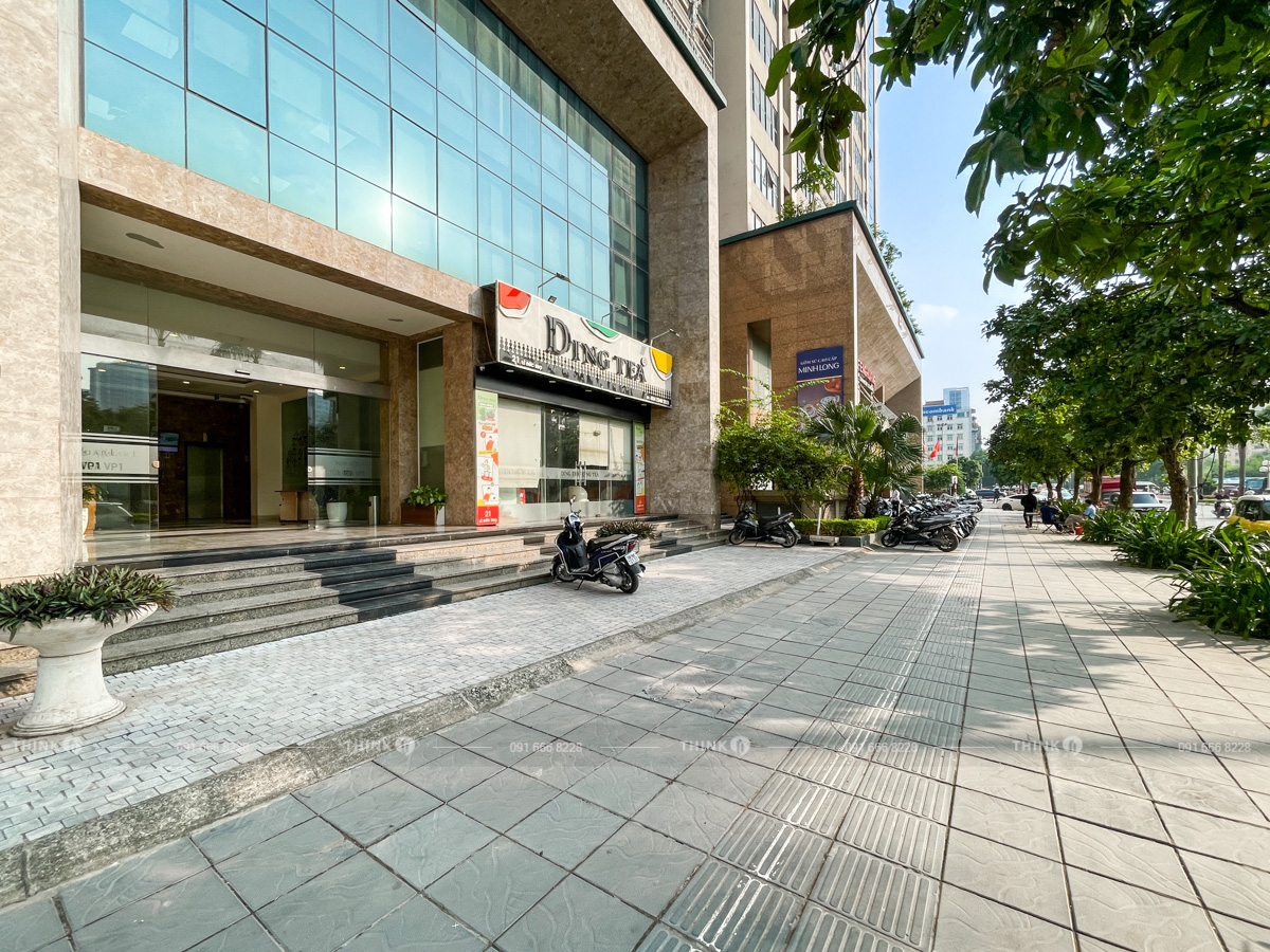 Khuôn viên ngoài toà nhà Sun Square Lê Đức Thọ