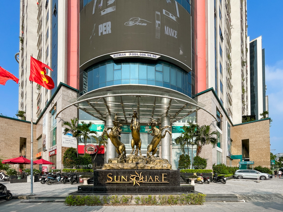 Khuôn viên ngoài toà nhà Sun Square