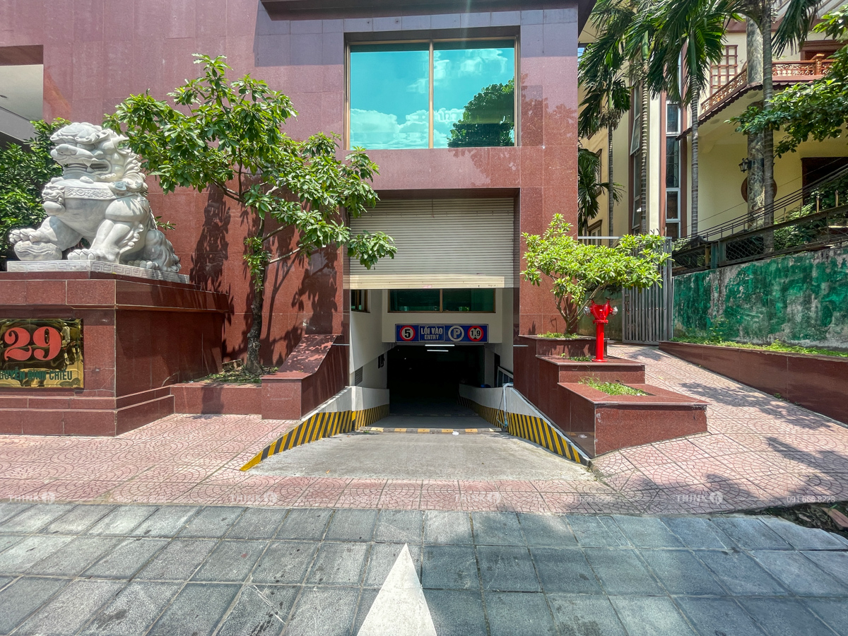 Lối vào hầm toà nhà Green Park Building Nguyễn Đình Chiểu