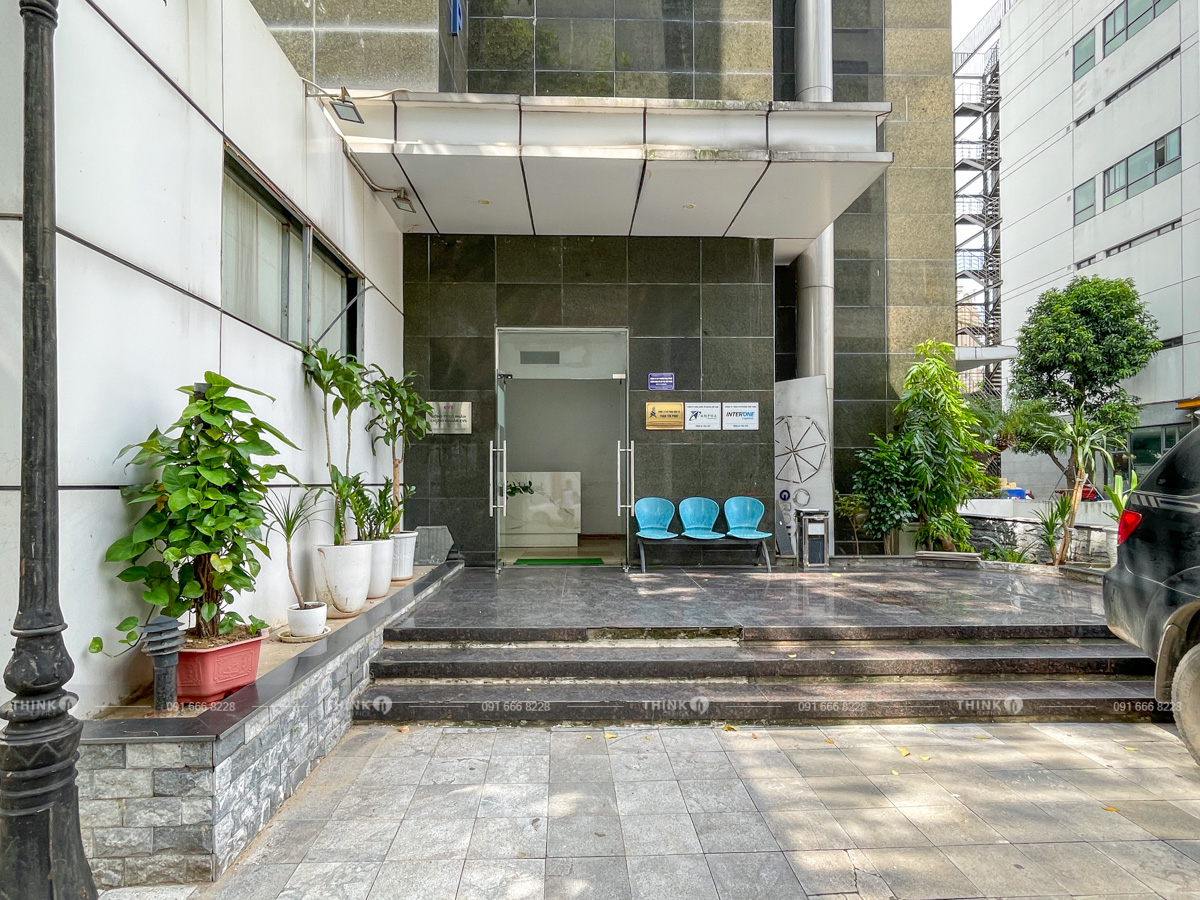 Lối vào khu vực sảnh văn phòng toà nhà VNT Tower