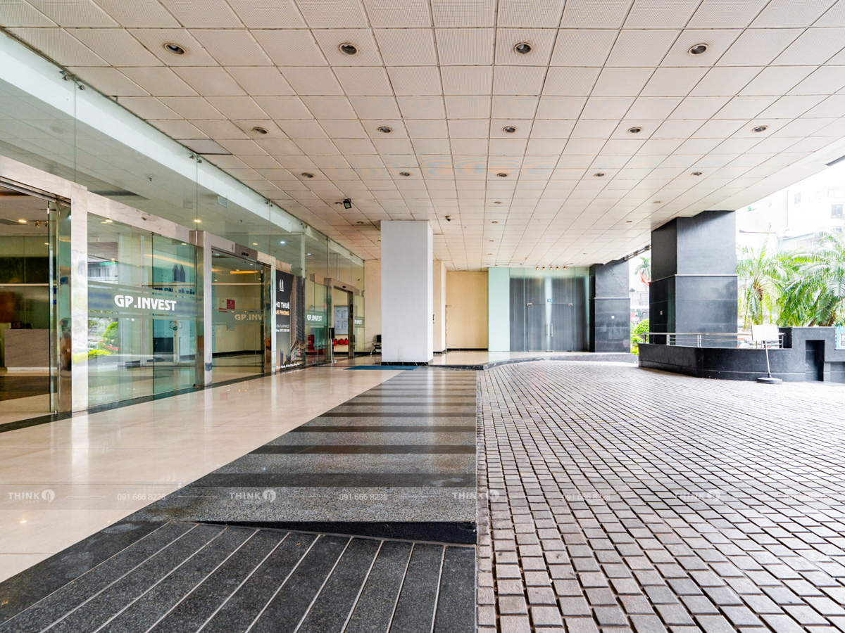 Lối vào sảnh toà nhà GP Invest Building