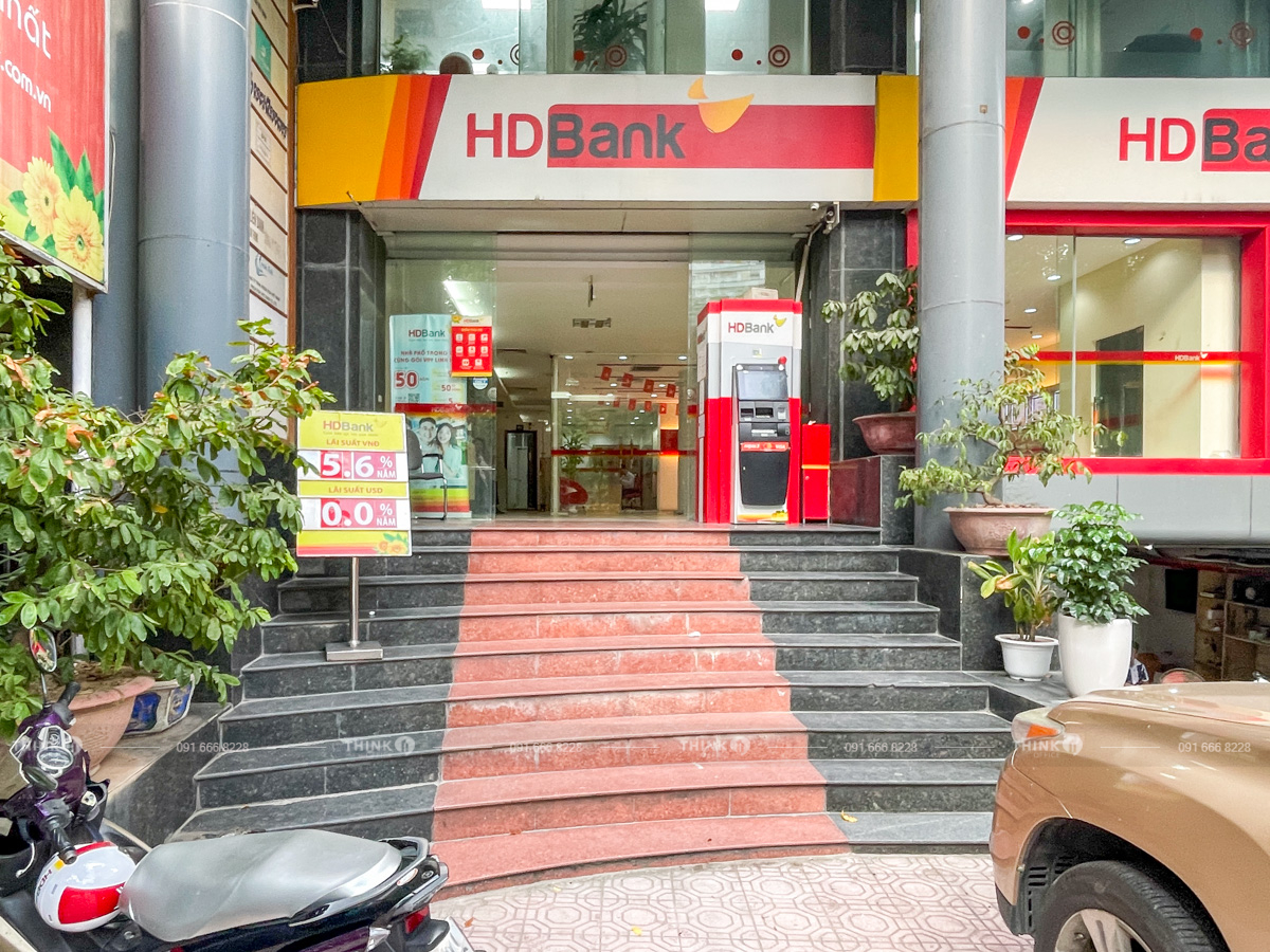 Lối vào sảnh toà nhà Nam Anh Building