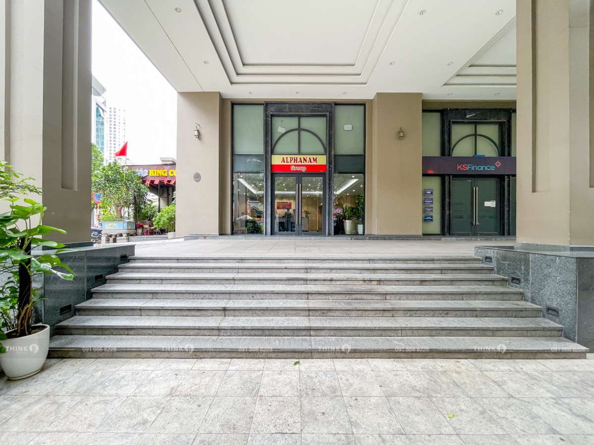 Lối vào sảnh văn phòng toà nhà King Palace