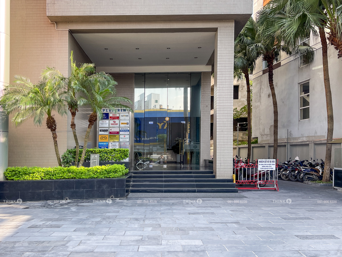Lối vào sảnh văn phòng toà nhà Plaschem Tower