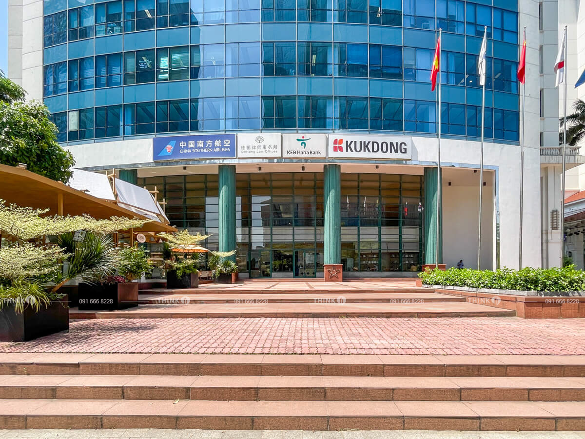 Lối vào toà nhà Daeha Business Center
