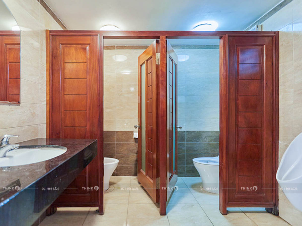 Nhà vệ sinh Lucky Building Trần Thái Tông