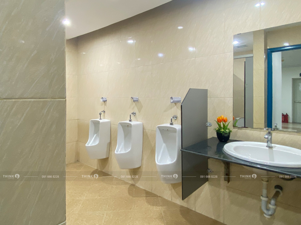 Nhà vệ sinh Mitec Tower Dương Đình Nghệ