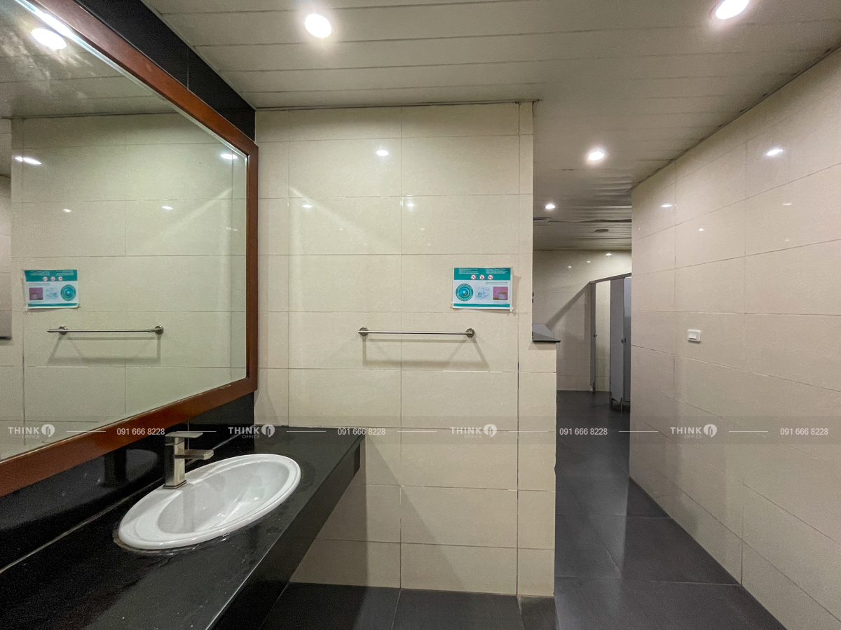 Nhà vệ sinh Star Tower Dương Đình Nghệ