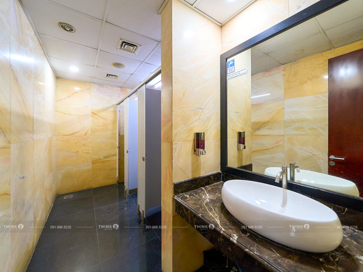 Nhà vệ sinh toà nhà CIT Building Duy Tân